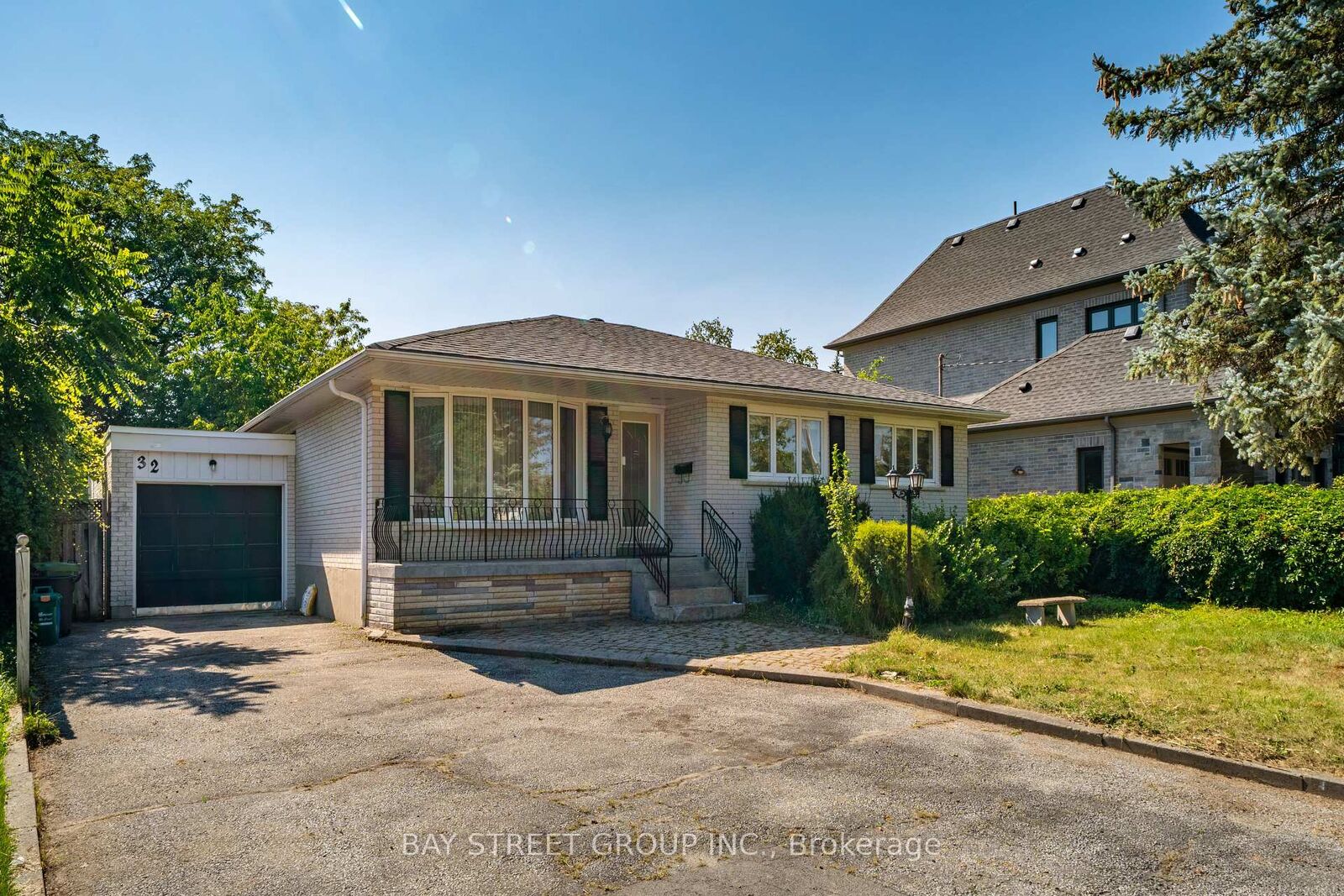 Property Photo:  32 Alanadale Avenue  ON L3P 1S3 