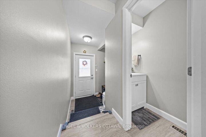 Property Photo:  47 Bentbrook Crescent  ON K2J 3Y1 