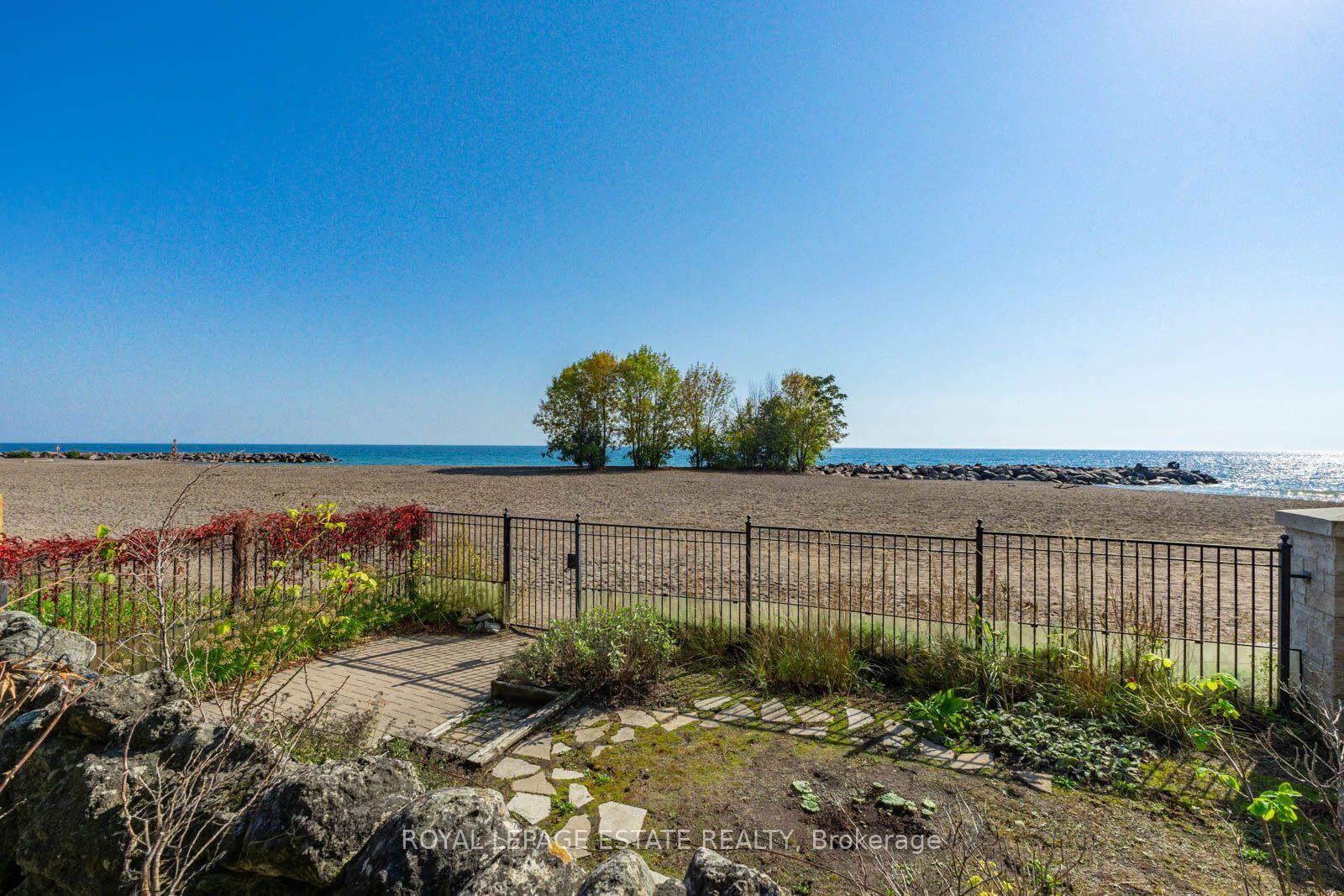 Property Photo:  422 Lake Front N/A  ON M4E 1A8 