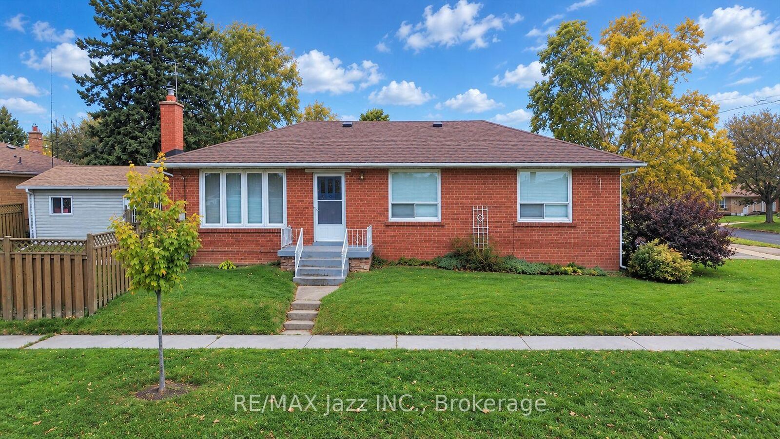 Property Photo:  729 Lakeview Avenue  ON L1J 1B7 