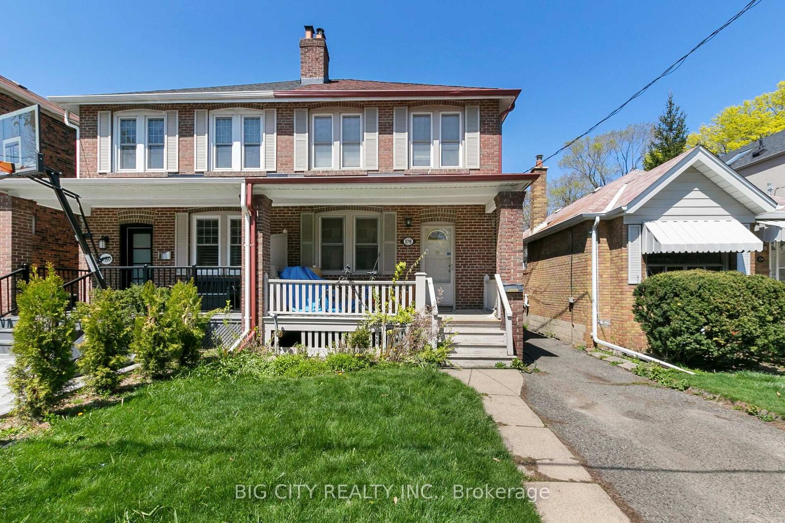 Property Photo:  178 Douglas Avenue N Lower  ON M5M 1G6 