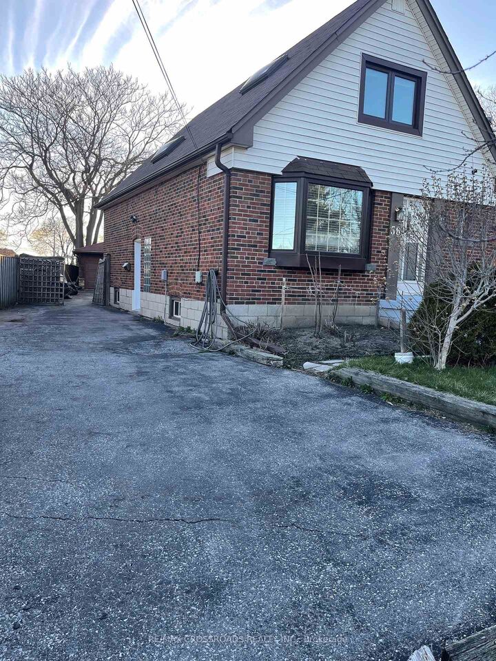 Property Photo:  56 Harris Park Drive Upper  ON M1L 3A7 