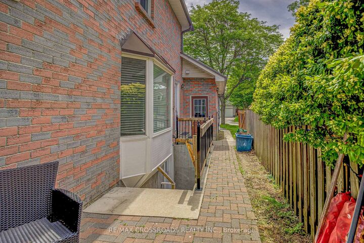 Property Photo:  2 Viceregal Court Bsmt  ON L1N 6R2 