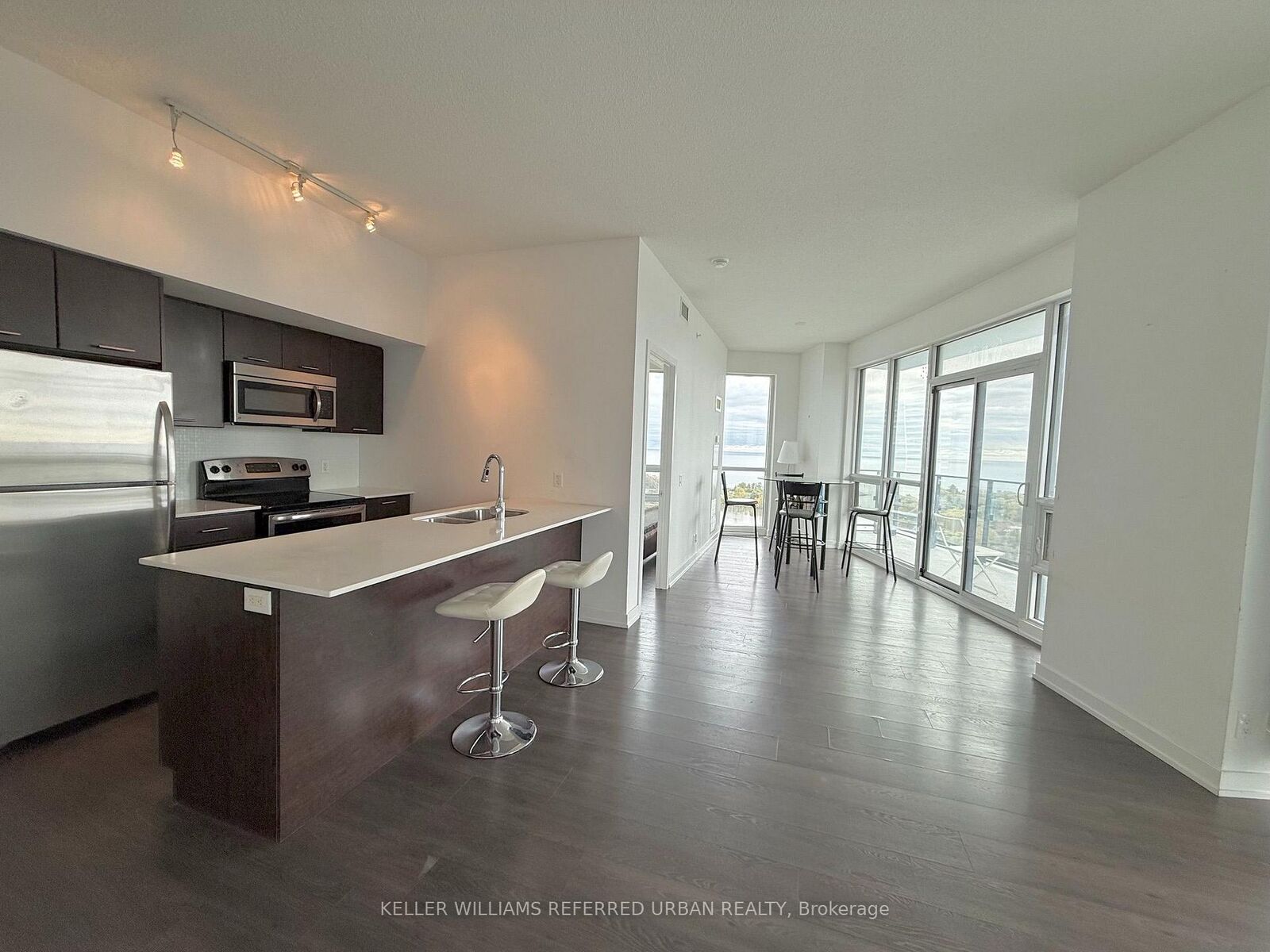 Property Photo:  2212 Lakeshore Boulevard W 1903  ON M8V 0C2 