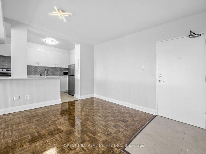 Property Photo:  377 Ridelle Avenue 1811  ON M6B 1K2 