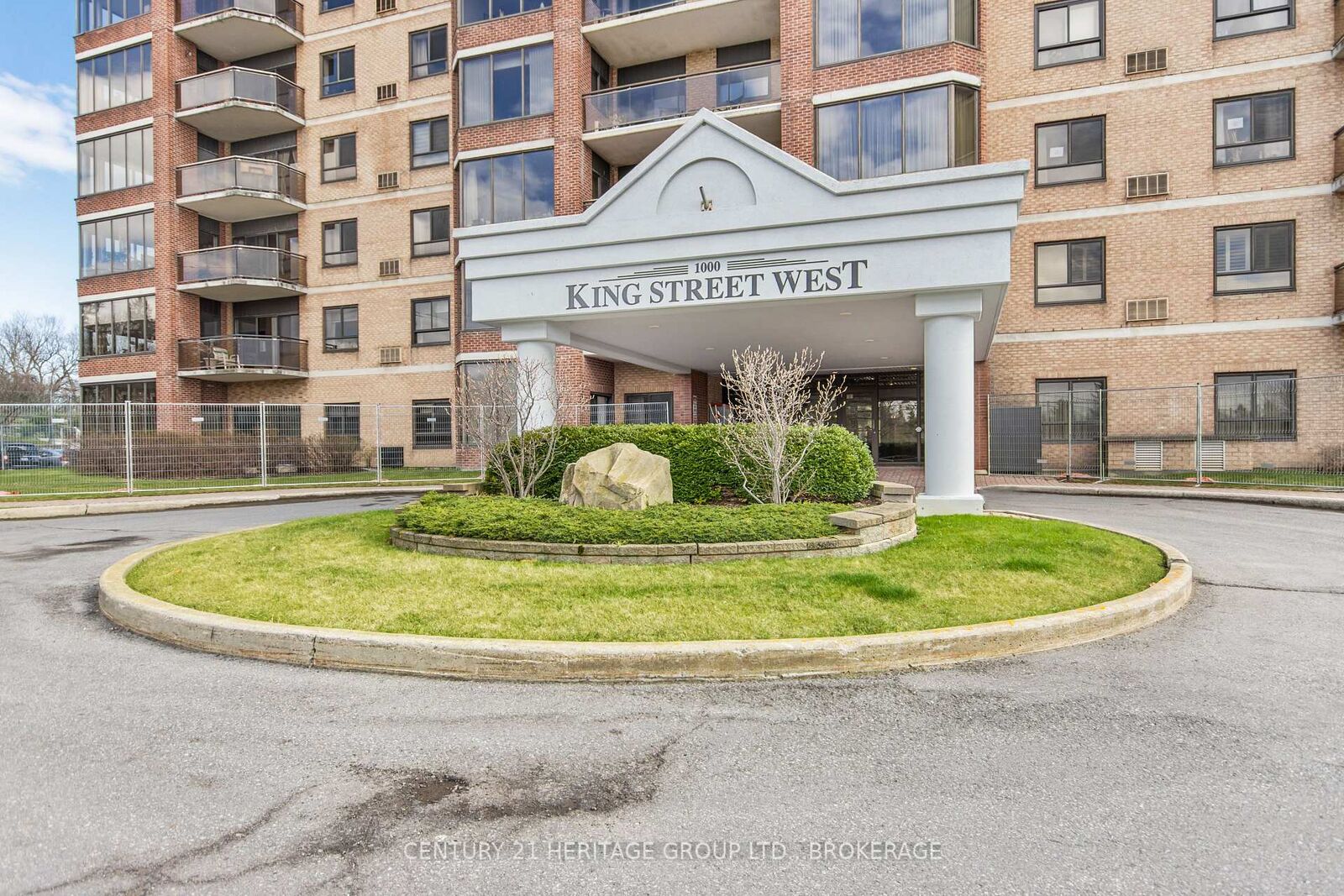 Property Photo:  1000 King Street W 1202  ON K7M 8H3 
