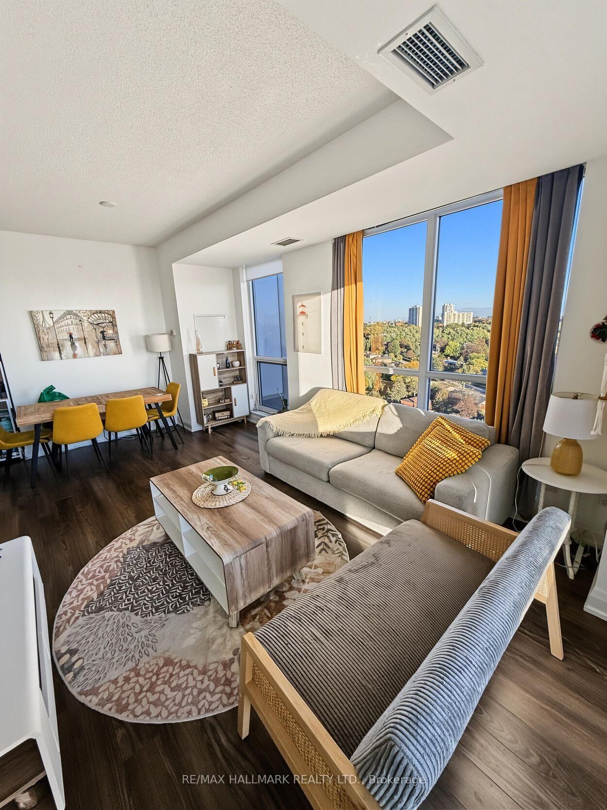 Property Photo:  18 Graydon Hall Drive 1811  ON M3A 2Z9 