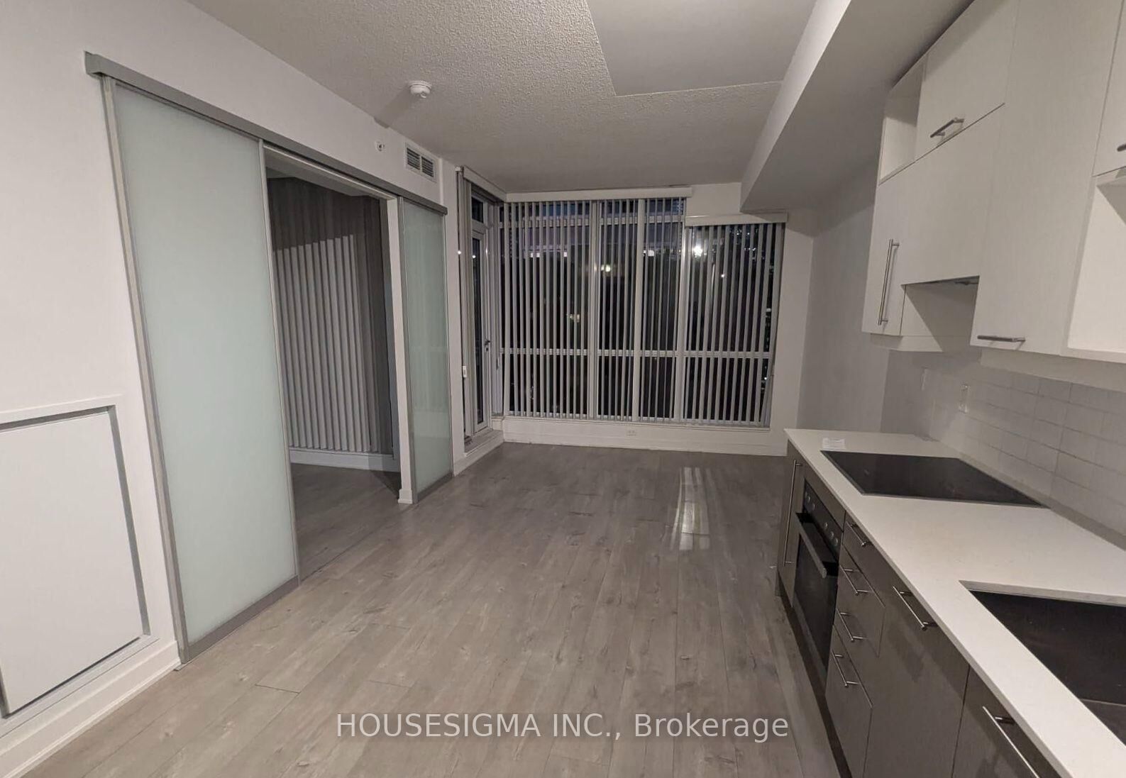 Property Photo:  30 Nelson Street 1403  ON M5V 0H5 