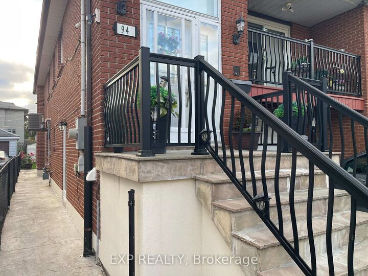 Property Photo:  94 Heale Avenue Ground Floor  ON M1N 3X8 