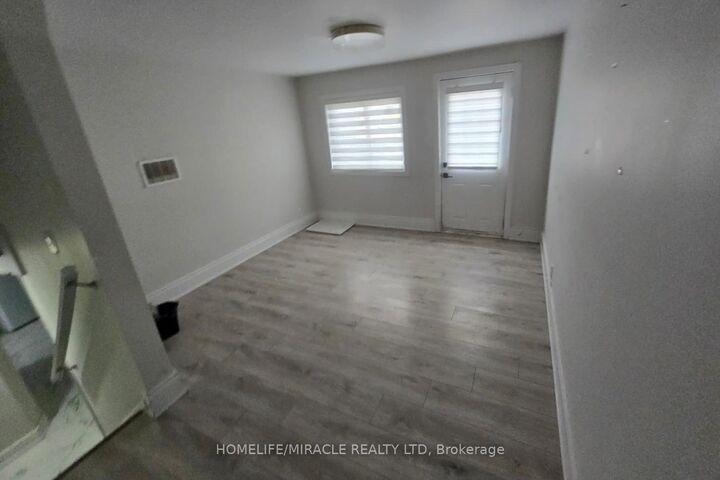 Property Photo:  209 Greenbrook Drive Lower  ON N2M 4J9 