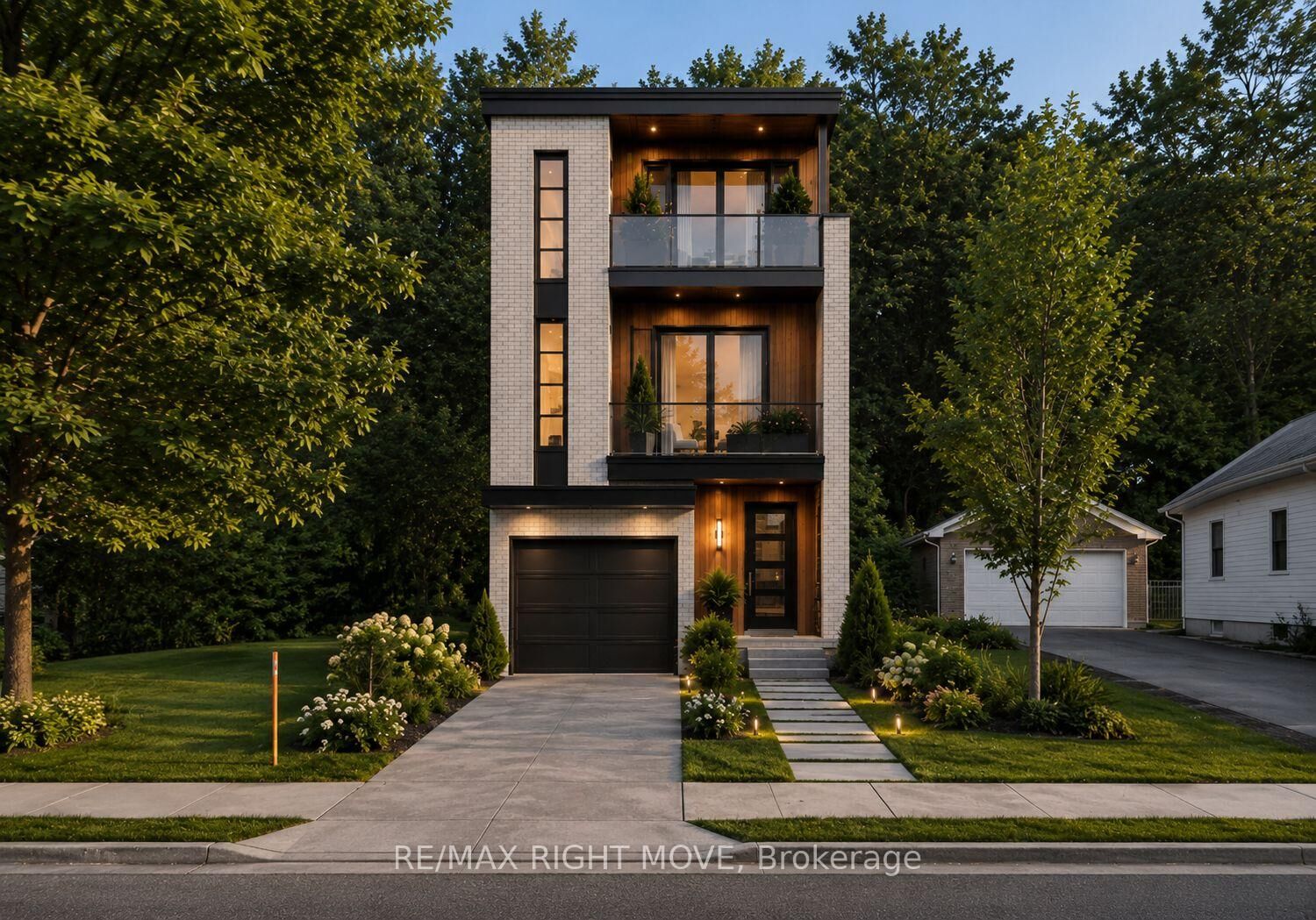Property Photo:  256 Harvey Street  ON L3V 3M4 