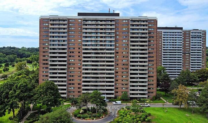 Property Photo:  250 Scarlett Road 802  ON M6N 4X5 