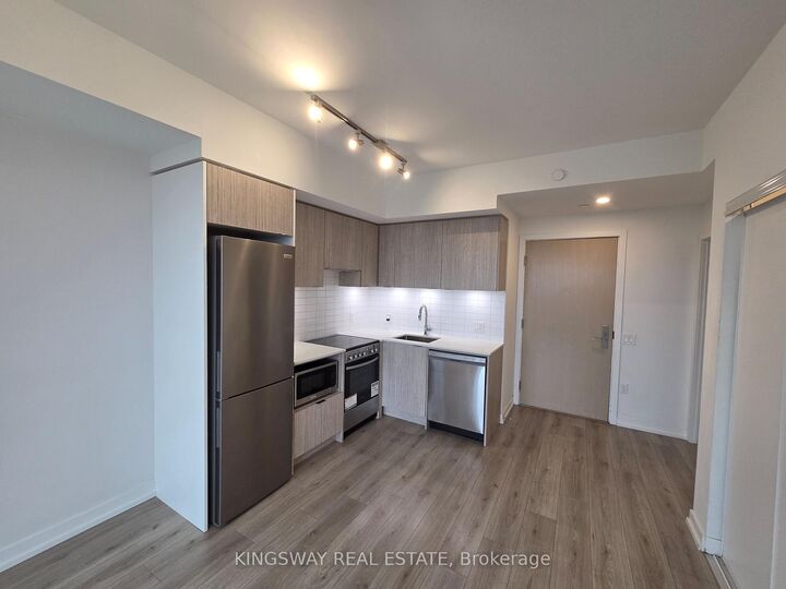Property Photo:  395 Bloor Street E 5109  ON M4W 0B4 