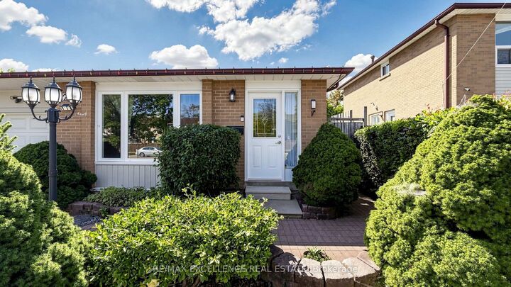 Property Photo:  28 Glenvale Boulevard  ON L6S 1J1 
