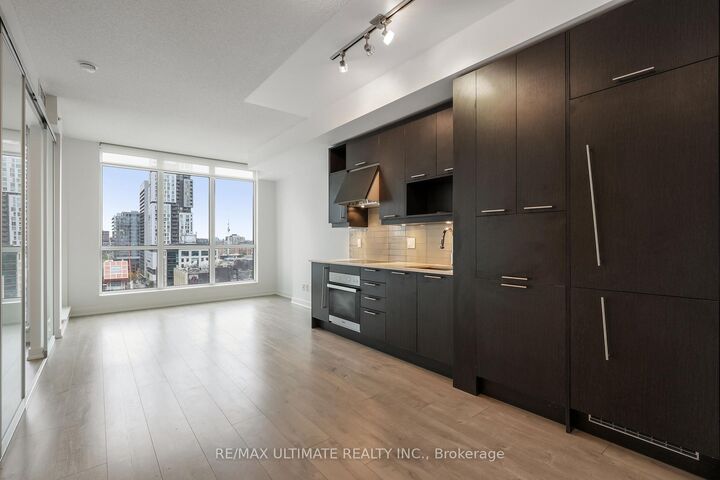 Property Photo:  199 Richmond Street W 1408  ON M5V 0H4 