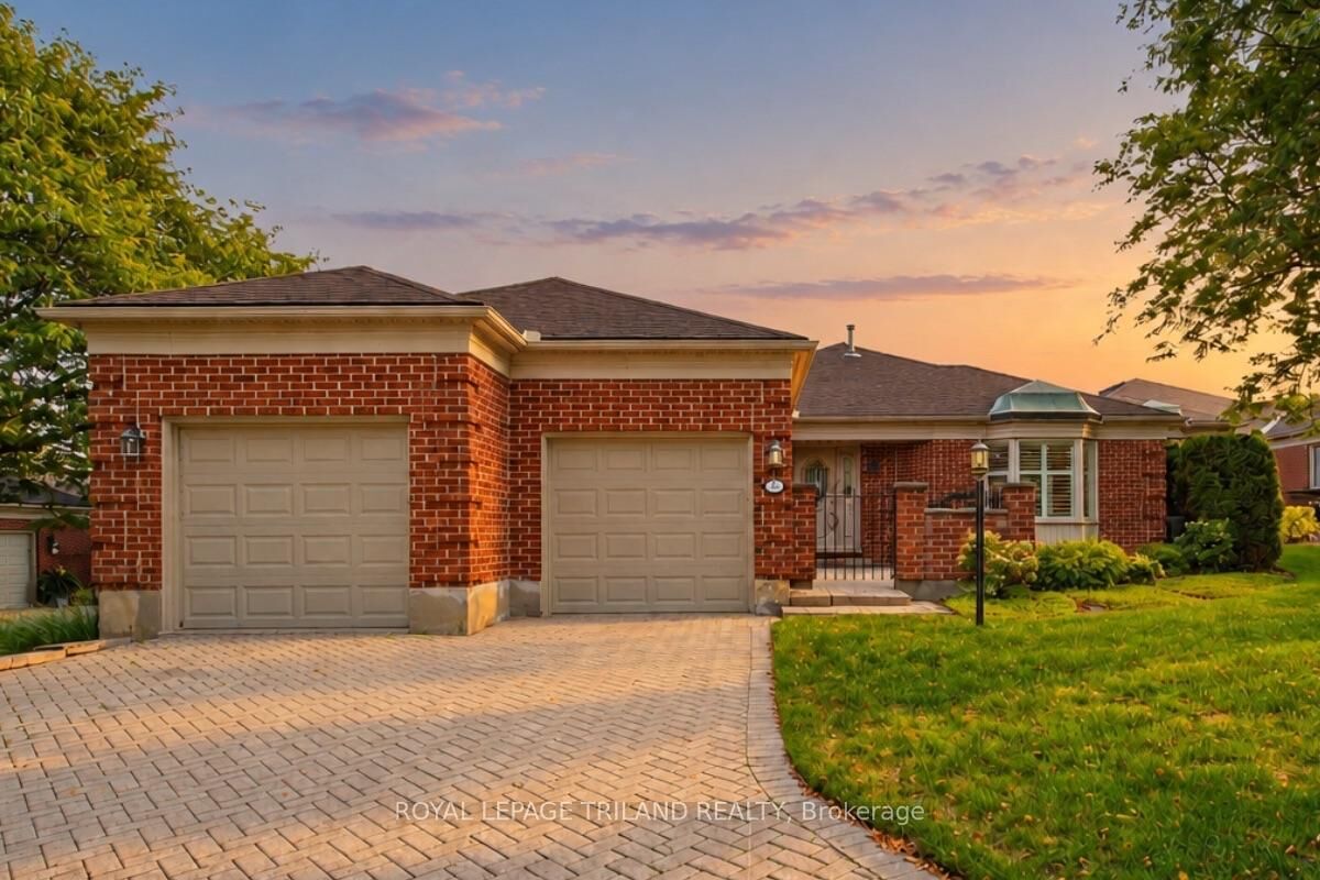Property Photo:  60 Rosecliffe Crescent 8  ON N6K 4E5 