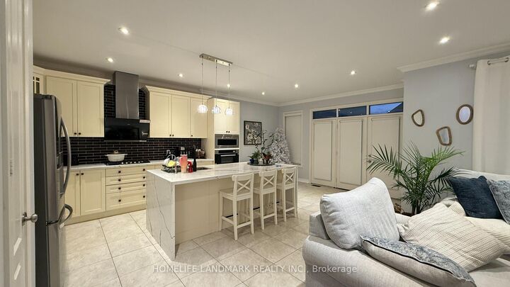 Property Photo:  31 Warren McBride Crescent  ON L4G 0W4 
