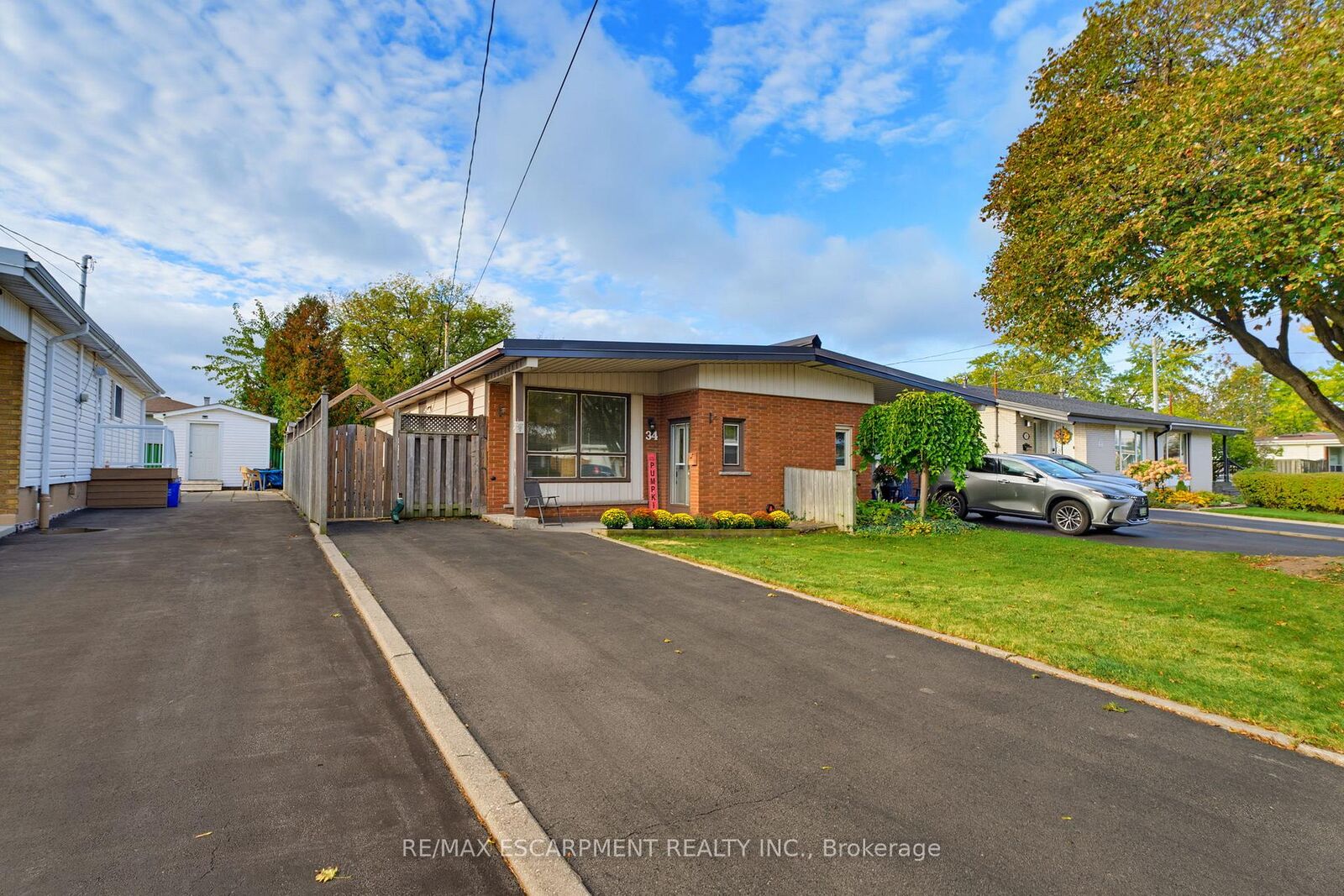 Property Photo: 34 Fielding Crescent ON L8V 2P5