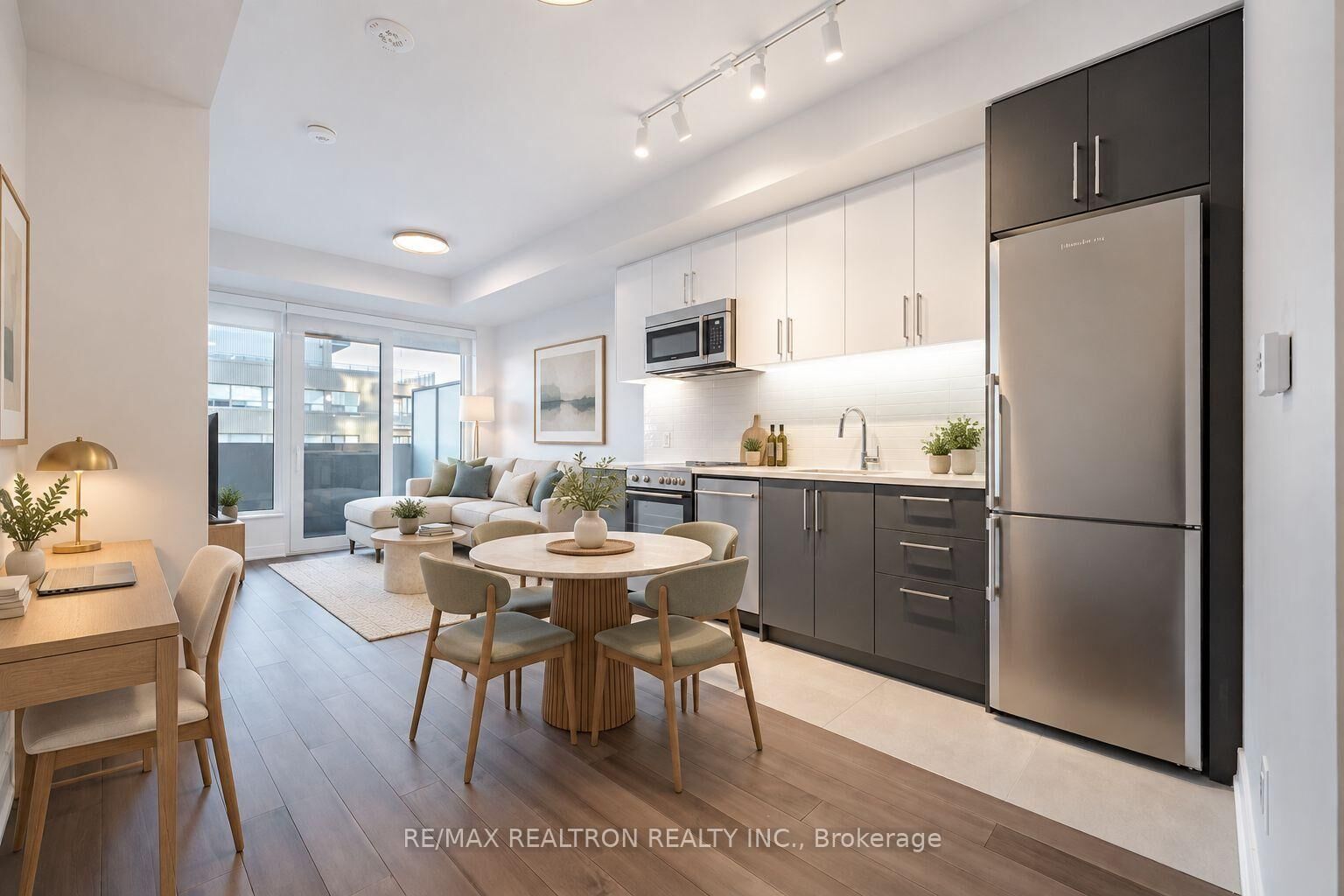 Property Photo:  2525 Bathurst Street 1005  ON M6B 2Y9 