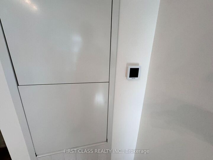 Property Photo: 110 Broadway Avenue 1107 ON M4P 1V7