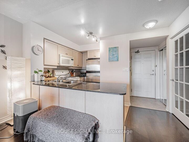 Property Photo:  19 Barberry Place 505  ON M2K 3E3 