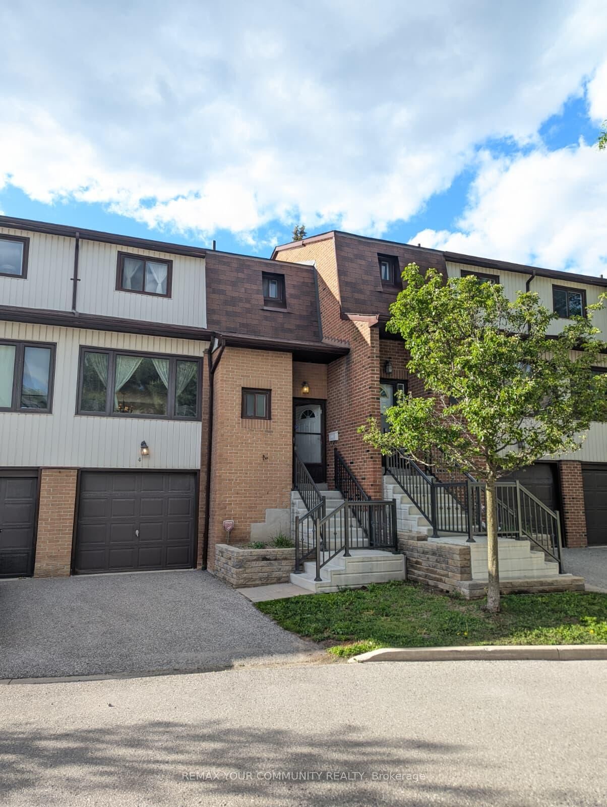 Property Photo:  765 Oklahoma Drive 4  ON L1W 3C9 