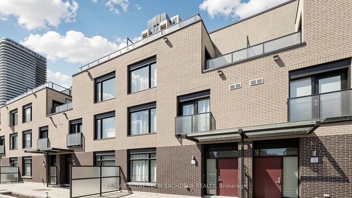 Property Photo:  4070 Parkside Village Drive Th11  ON L5B 0K2 