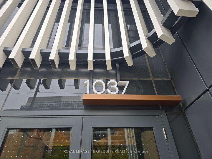 Property Photo:  1037 The Queensway N/A 402  ON M8Z 6C7 