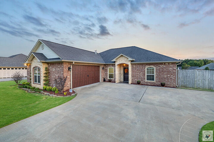 Property Photo: 255 Patriot Way TX 75501