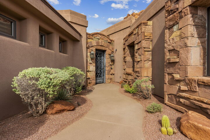 Property Photo:  2938 N Chinle Cir  UT 84770 