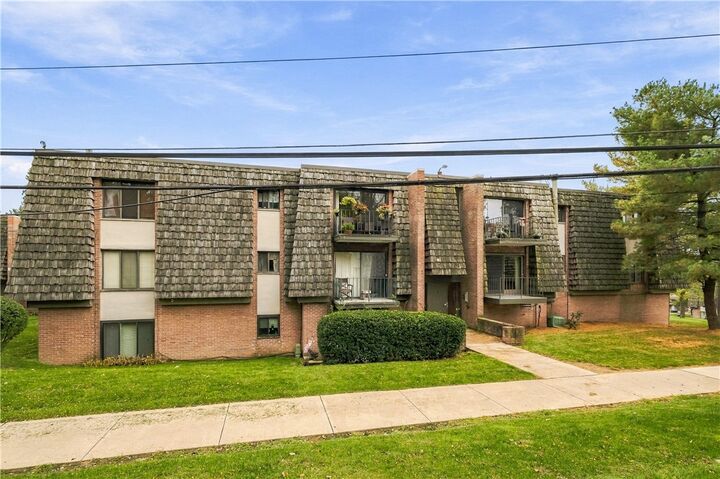 Property Photo:  322 Forest Green Drive 322  PA 15108 