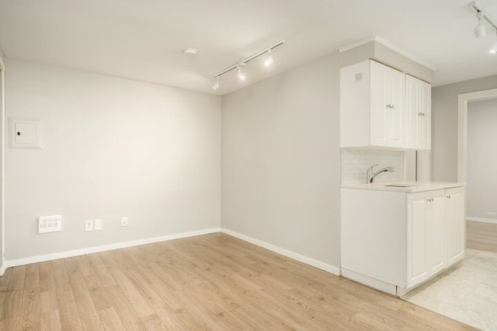 Property Photo:  1445 W 11th Avenue 10  BC V6H 1K9 