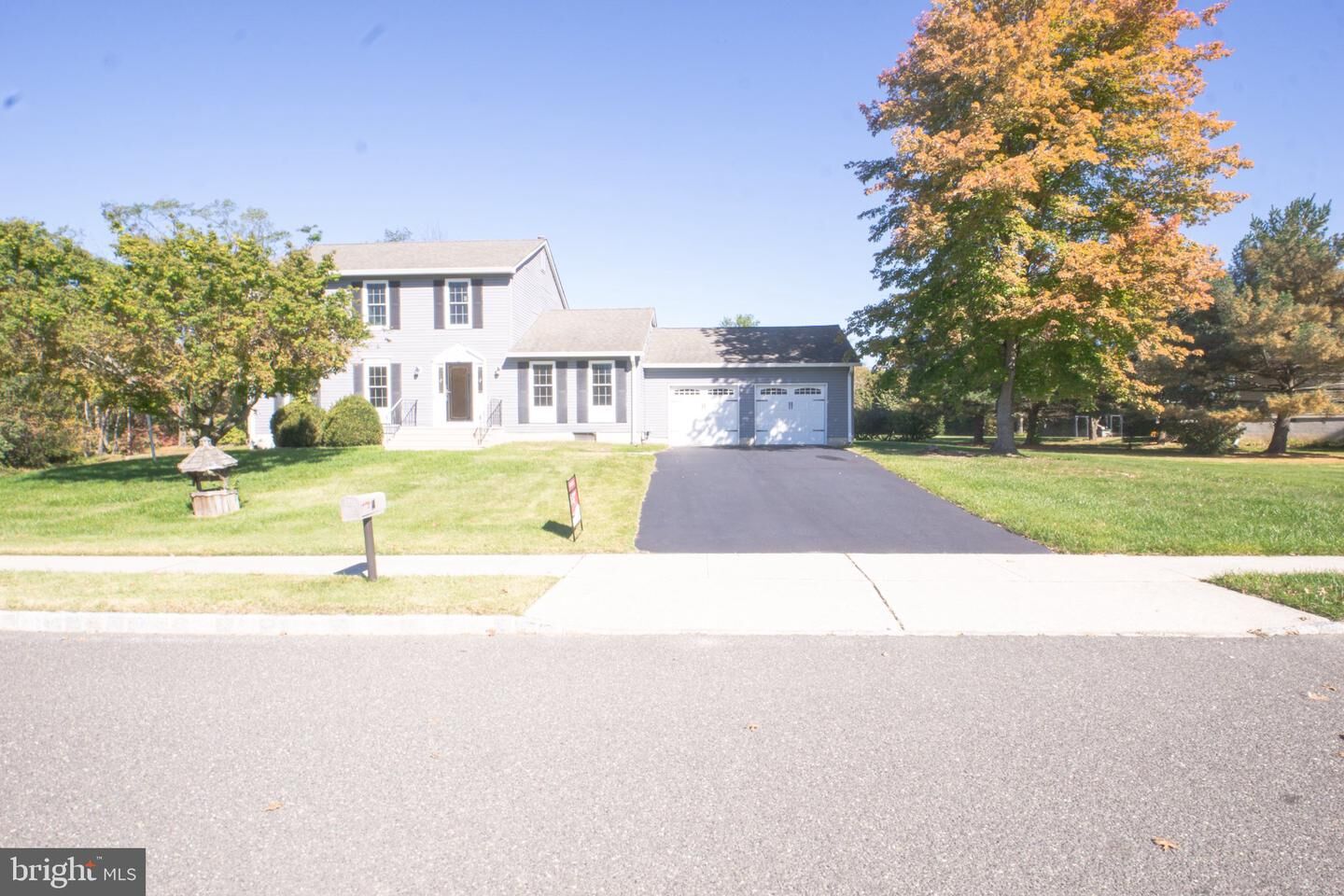 Property Photo:  4 Laburnum Close  NJ 08511 