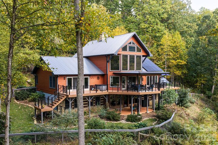 Property Photo:  364 Lynn Cove Road  NC 28804 