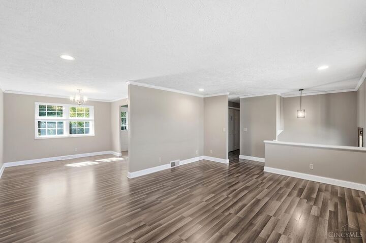 Property Photo: 3283 Linsan Drive OH 45239