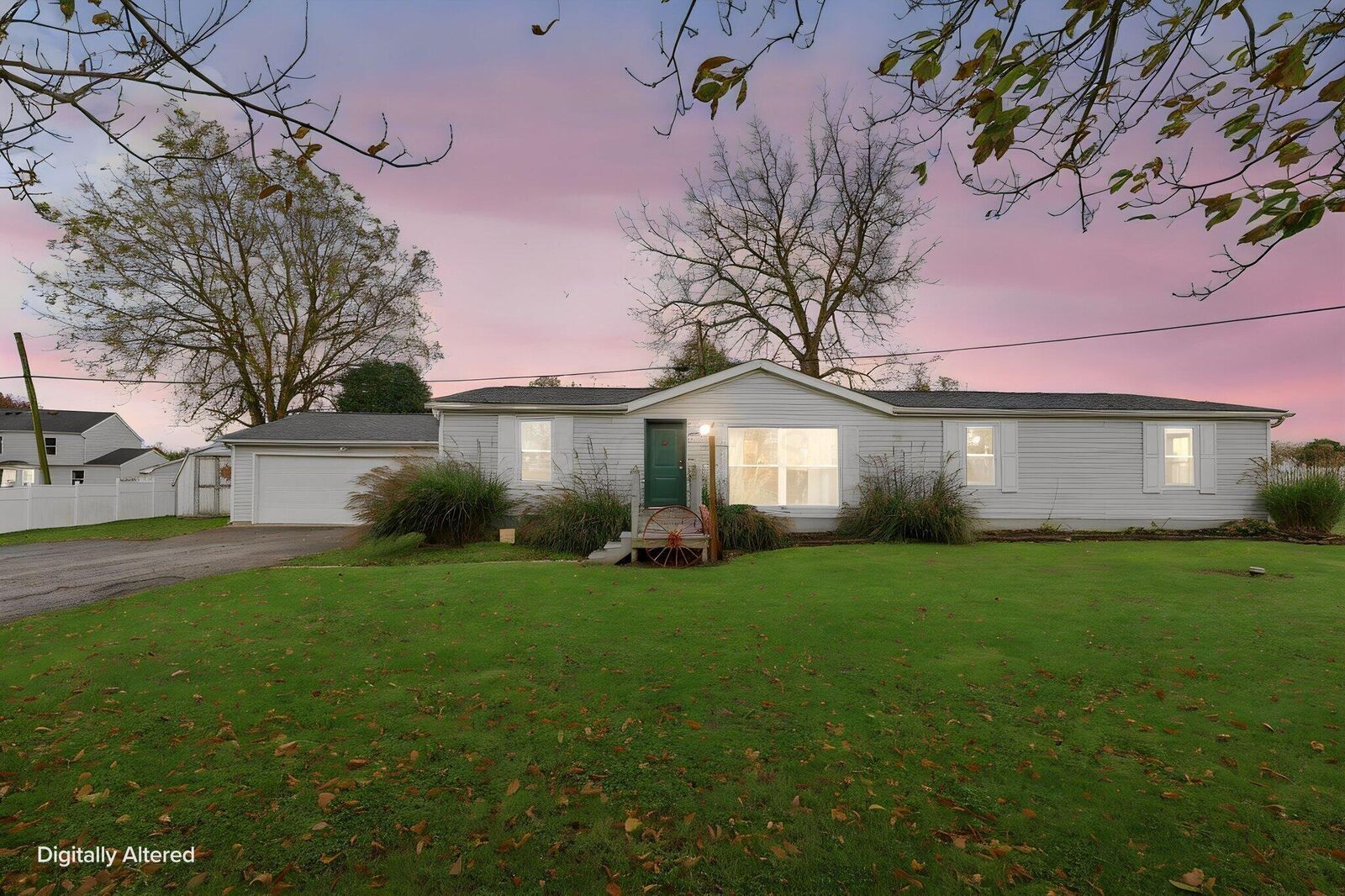 Property Photo: 1429 Pike SW Street OH 43062