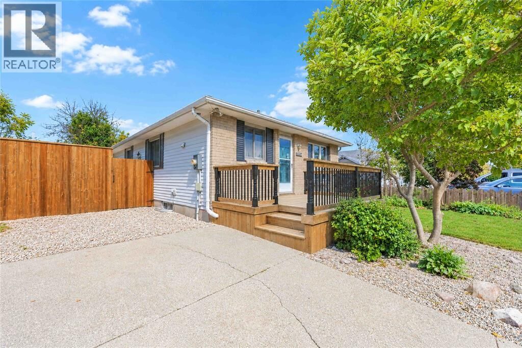 Property Photo:  1150 Overlea Crescent  ON N7S 4E7 