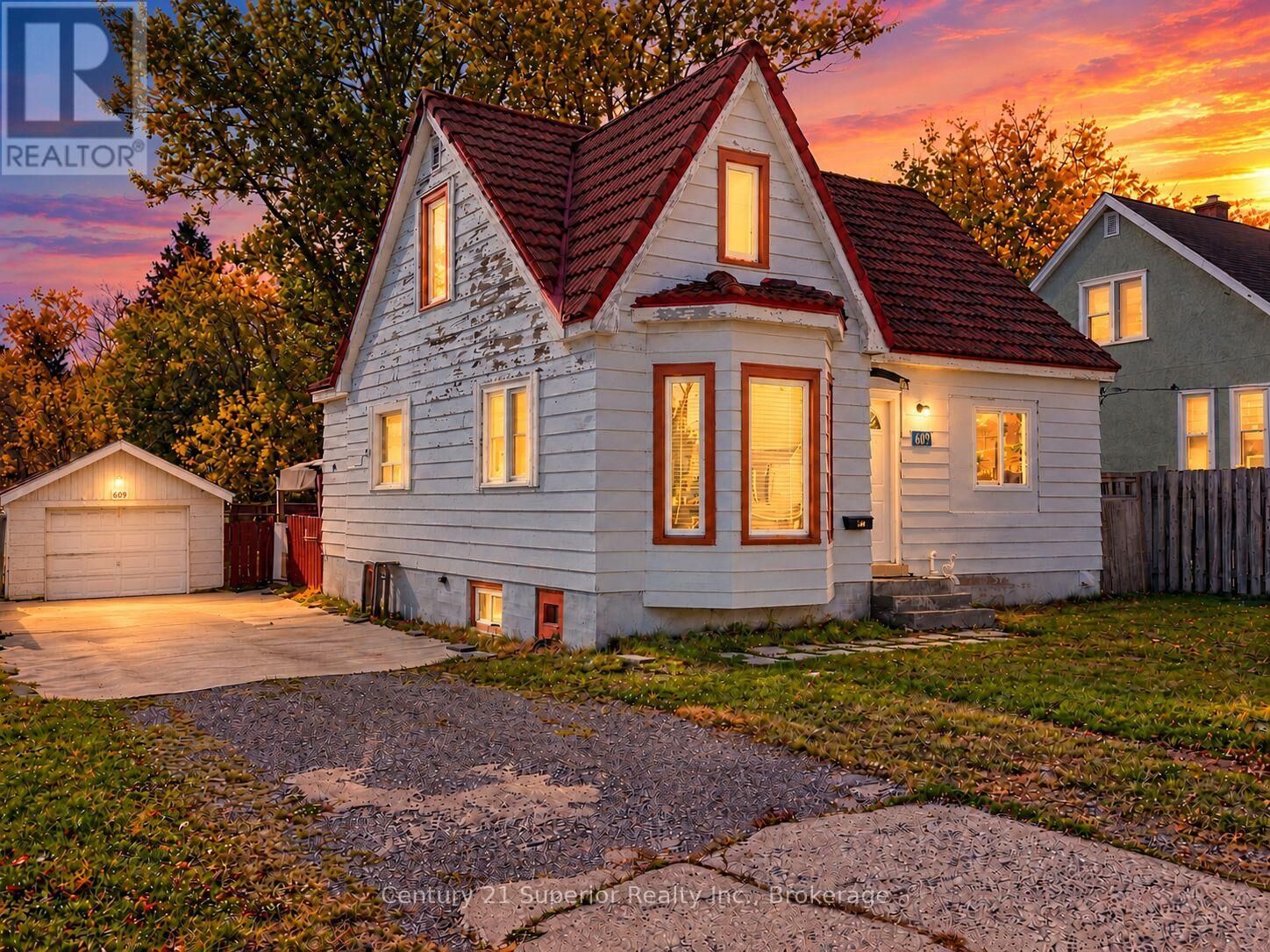 Property Photo:  609 Van Norman Street  ON P7A 4G3 