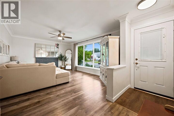 Property Photo: 875 Woodland Avenue ON N7V 3W5