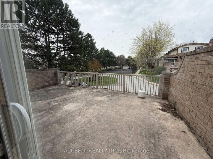 Property Photo: 1510 Upper Middle Road 4 ON L7P 4M5
