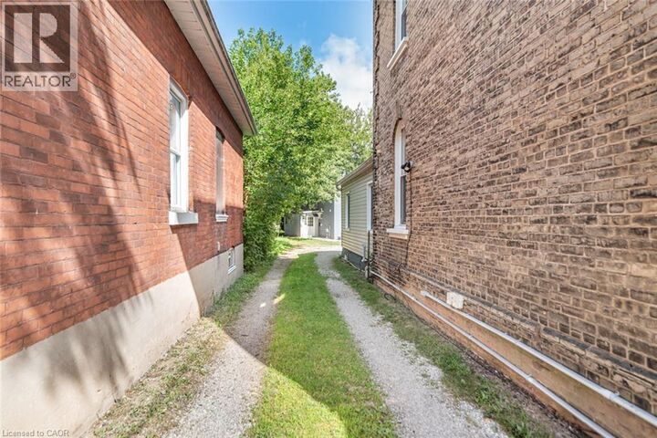 Property Photo: 70 Palace Street B ON N3T 3X1