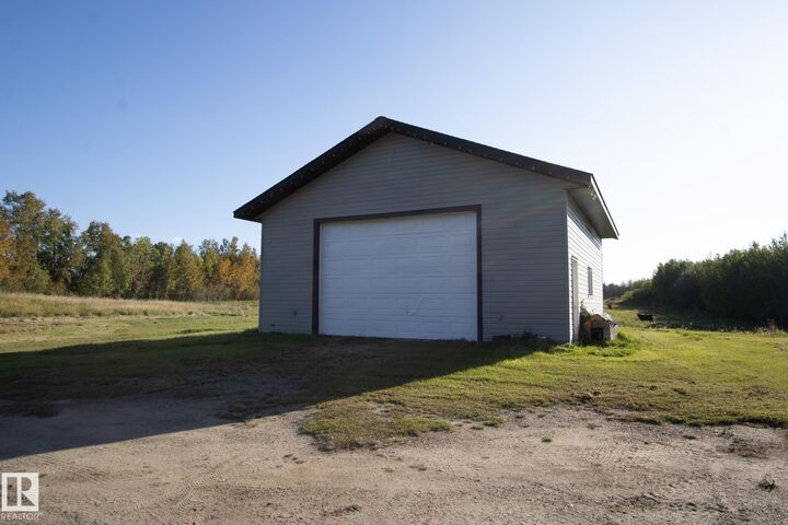 Property Photo:  11211 Twp Rd 611  AB T0A 2K0 