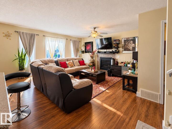 Property Photo:  5637 51 Avenue  AB T0B 0S0 
