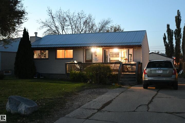 Property Photo:  15962 106 Avenue NW  AB T5P 0W7 