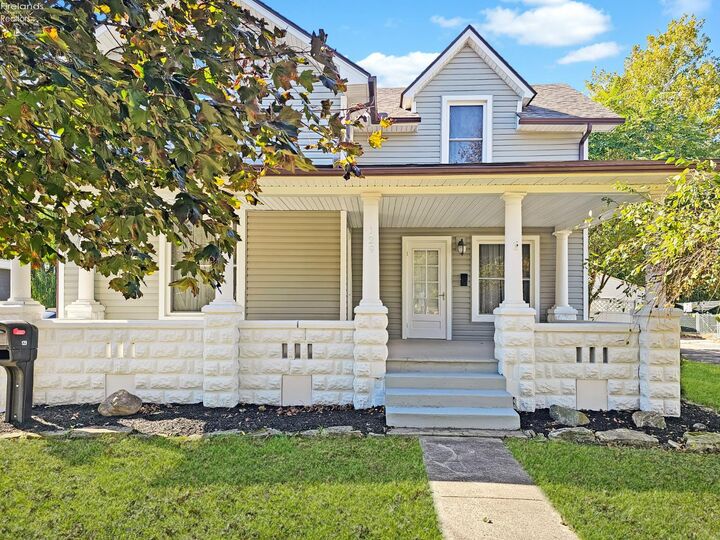 Property Photo: 129 S Mulberry Street OH 43410
