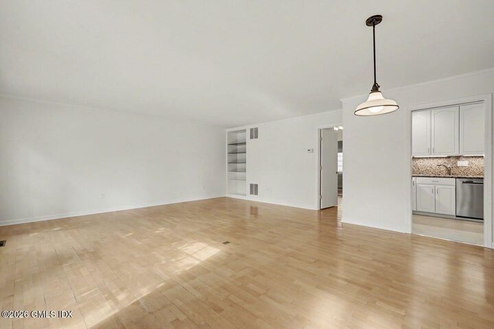 Property Photo:  102 Valley Road Unit 20  CT 06807 
