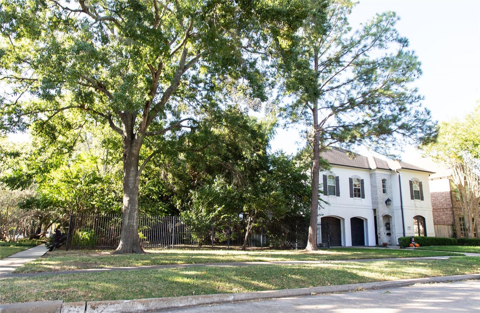 Property Photo:  4201 Byron Street  TX 77005 