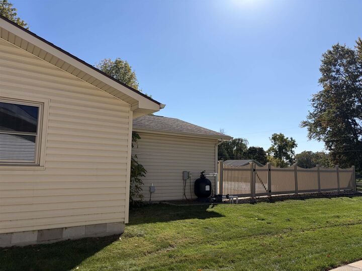 Property Photo:  309 West Street  IN 46723 