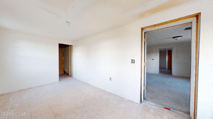 Property Photo: 886 E Picacho Avenue NM 88001