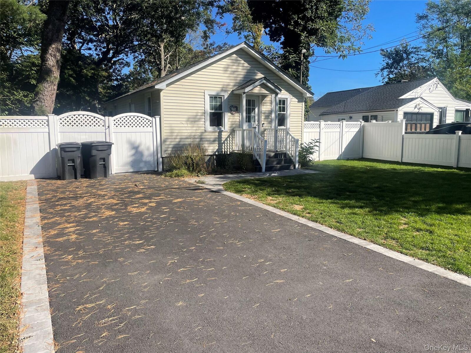 Property Photo:  195 McKinley  NY 11951 
